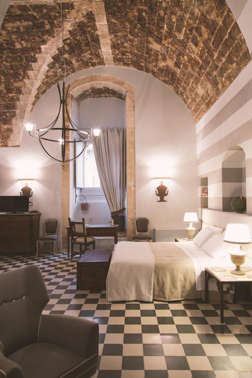 Palazzo Trigona Suites Noto Rum bild